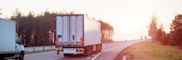 Pakiet mobilności - obowiązek uzyskania licencji na transport do 3,5 tony_źródło_Canva