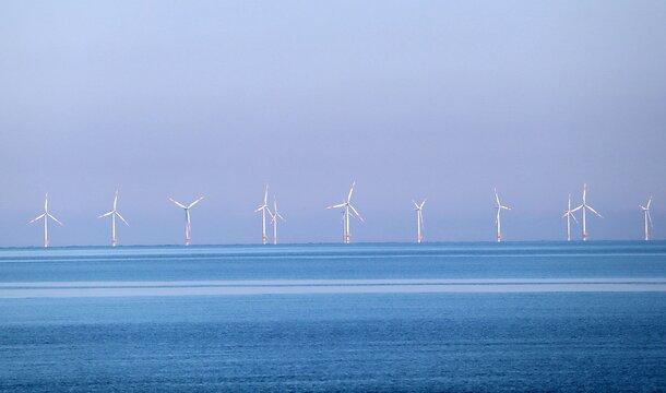 TotalEnergies i KGHM łączą siły w celu rozwoju przybrzeżnej energetyki wiatrowej
