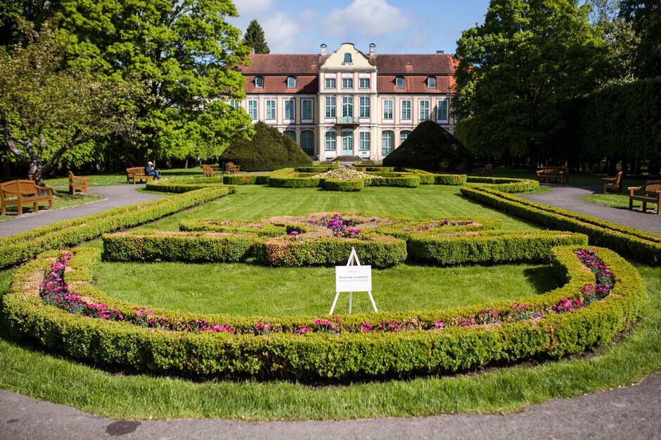 Park Oliwski, Pałac Opatów