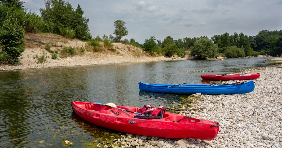 Uczestnicy kolonii w Orkuszu mogą się zrelaksować np  pływając kajakami  - fot  z Pixabay