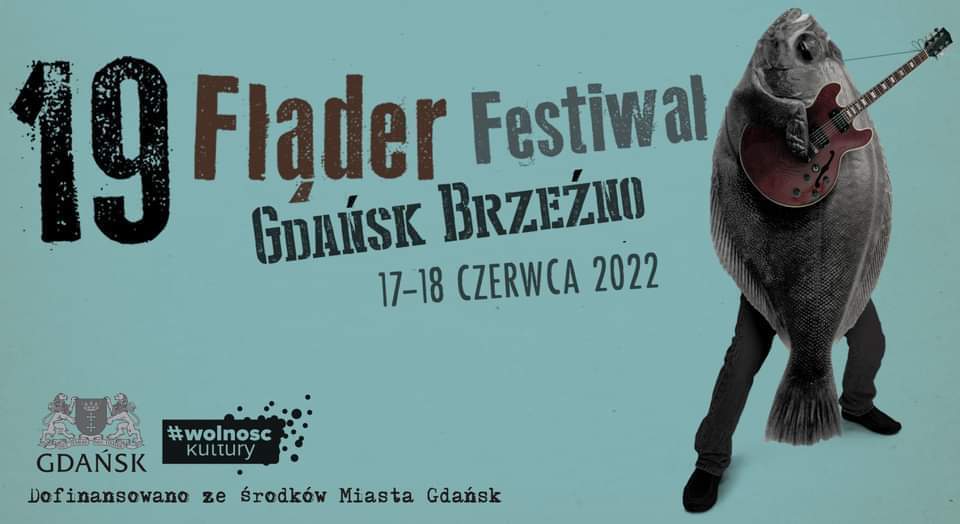 19. Fląder Festiwal - grafika promująca wydarzenie. Na grafice nazwa wydarzenia, daty i miejsce oraz flądra z ludzkimi nogami grająca na gitarze. 