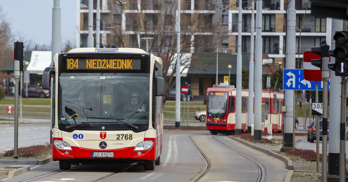 autobus i tramwaj. Fot Jerzy Pinkas 