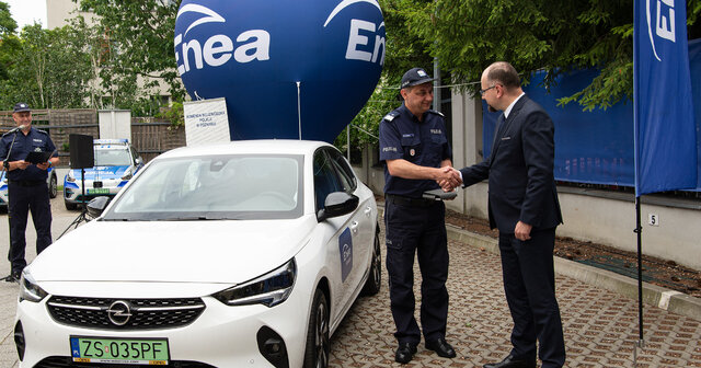 Nowoczesne samochody elektryczne od Fundacji Enea trafią do Policji (1)