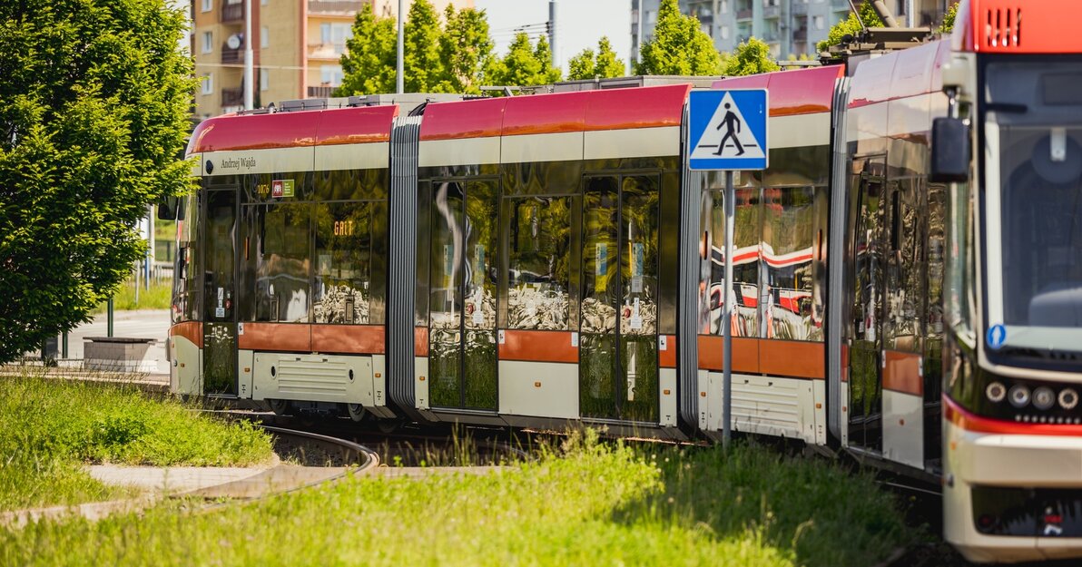 Tramwaj na torach w Gdańsku