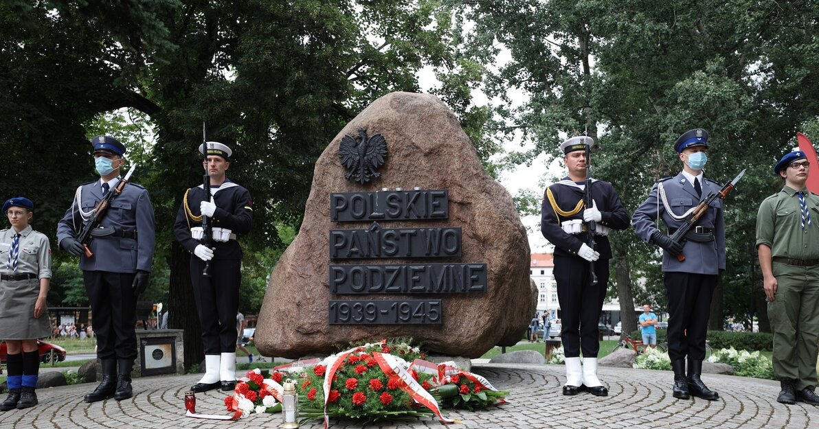 Zdjęcie z uroczystości 77. rocznicy wybuchu Powstania Warszawskiego, fot. Grzegorz Mehring