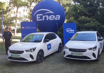 Policja w Wałczu i Gryfinie otrzymała od Fundacji Enea dwa samochody elektryczne   (6)