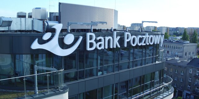 Bank Pocztowy z zewnatrz 