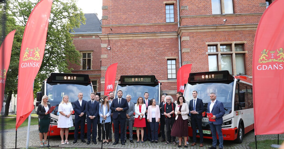 Konferencja prasowa na temat minibusów Karsan, fot. Dominik Paszliński