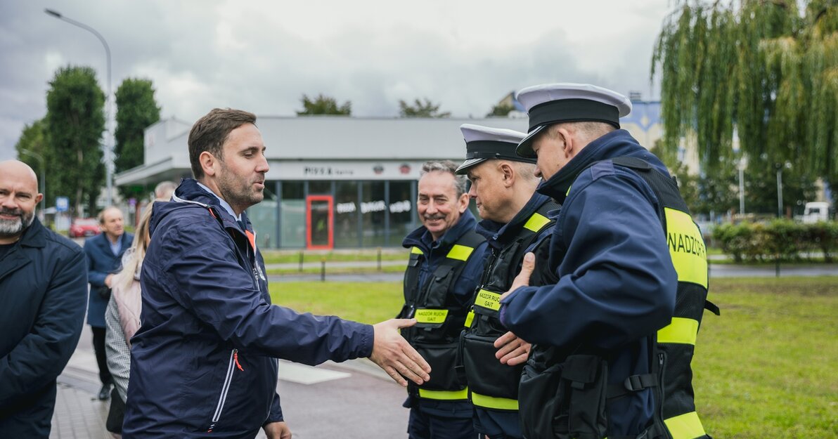 prezydent Borawski dziękuje służbom za realizację ćwiczeń obronnych; fot. Dominik Paszliński