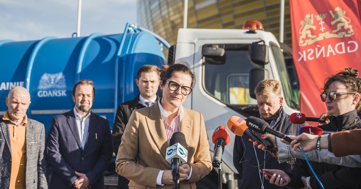 Prezydent Gdańska i przedstawiciele władz miasta podczas konferencji prasowej