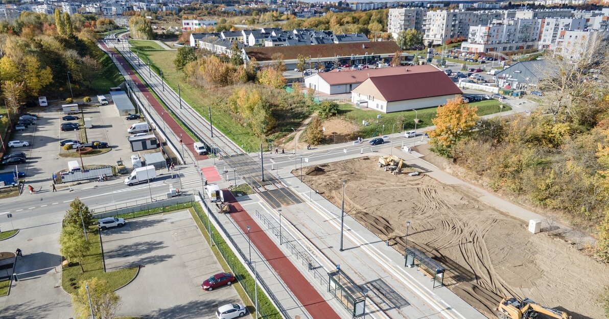 Widok z góry, budowa nowej linii tramwajowej przy ul. Nowa Warszawska w Gdańsku.