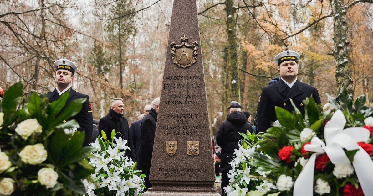 Pogrzeb Mieczysława i Zofii Jałowieckich, grób na cmentarzu Srebrzysko, fot.Dominik Paszliński 