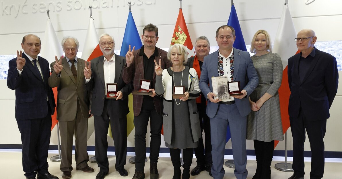 Kolejne osoby z Medalami Wdzięczności fot  Grzegorz Mehring www gdansk pl (5)