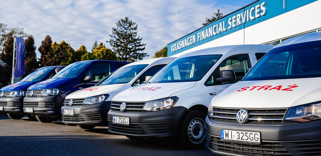 Volkswagen Financial Services po raz kolejny wspiera strażaków w niesieniu pomocy uchodźcom