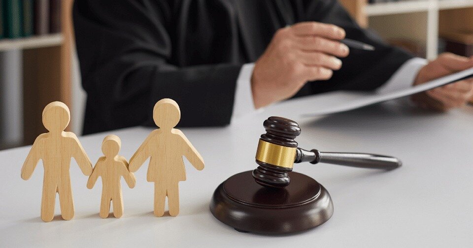 Pomoc prawna przydaje się np  w sprawach rodzinnych - symboliczna fot  z Pixabay