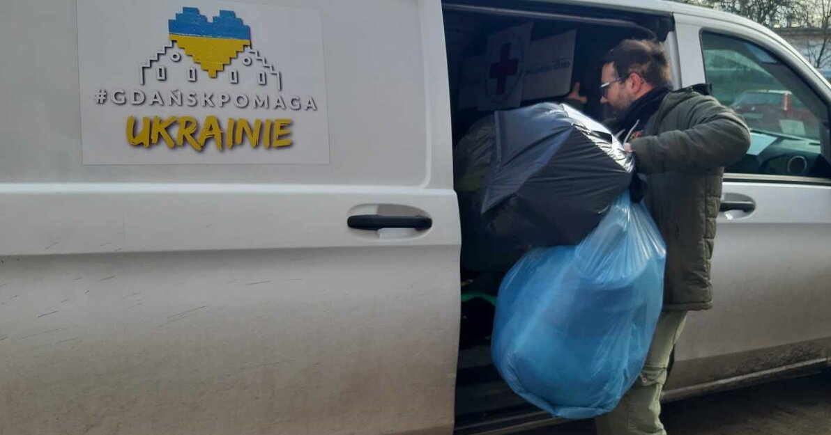 Do potrzebujących w Ukrainie pomoc jest przewożona m.in. busami fot. MOPR w Gdańsku