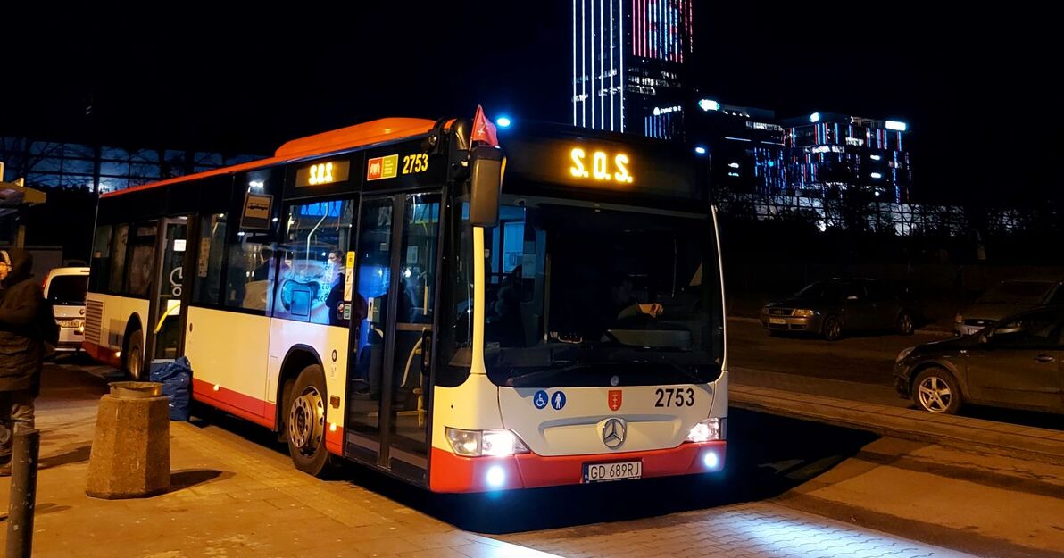 Autobus SOS na jednym z postojów - fot  arch  Sławomir Kunkel z TWP Przystań w Gdańsku