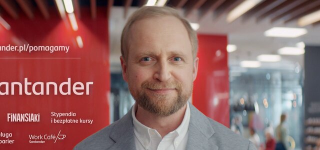 Grafika przedstawiająca nowego ambasadora – Piotra Adamczyka.