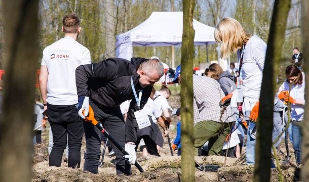 Thousands of oak trees from KGHM on International Earth Day