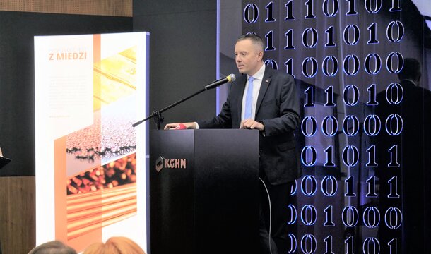 Cyfrowa przyszłość Miedzi – KGHM startuje z nowym programem edukacyjnym dla uczniów m.in. z Zagłębia Miedziowego