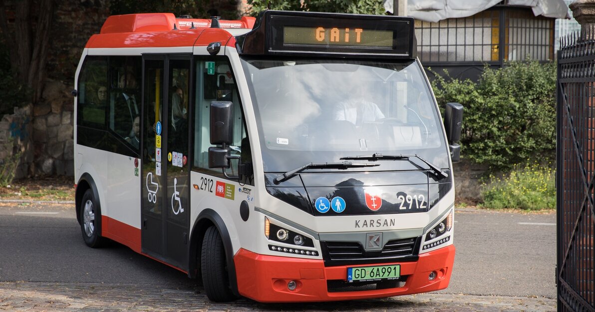 Minibus Karsan, obsługujący linię 100, fot. Dominik Paszliński/ www.gdansk.pl 