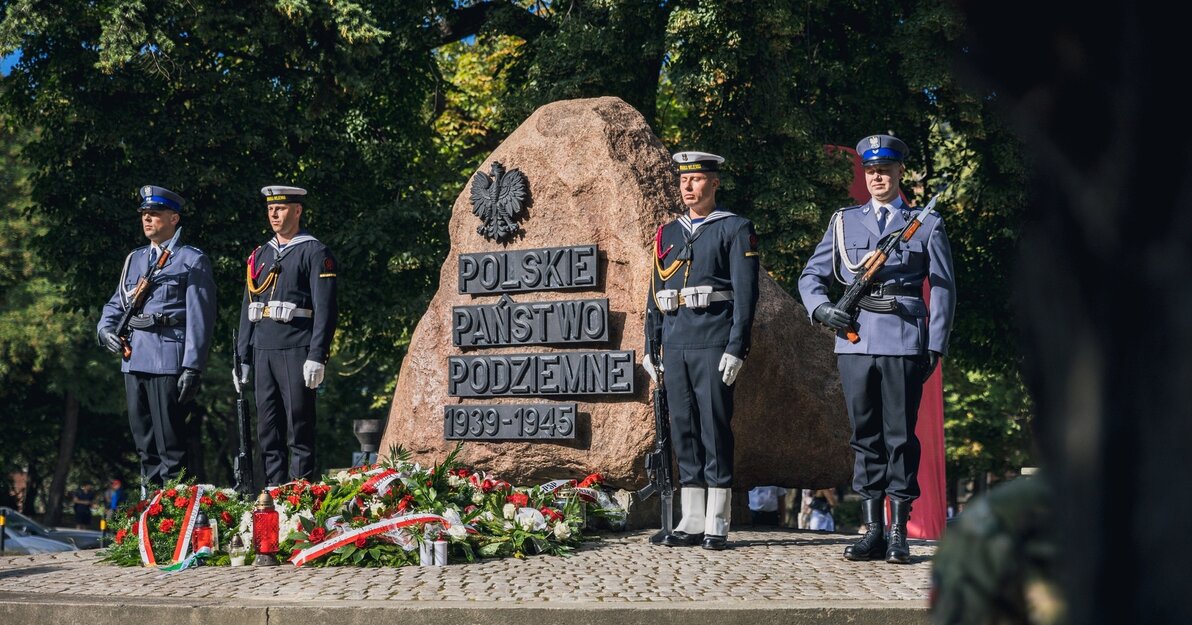 Obchody 78  rocznicy wybuchu Powstania Warszawskiego, fot  Dominik Paszliński