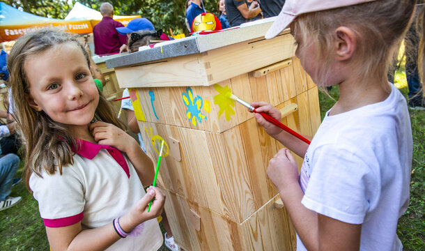 We teach, care, and take care of the ecosystem - Copper Bees will take up residence in more apiaries at KGHM divisions