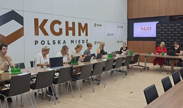 Jak być bezpiecznym w internecie – nowy program Akademii NGO wspieranej przez KGHM Polska Miedź S.A.