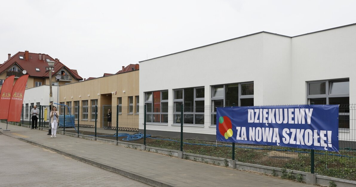 Nowy budynek Zespołu Szkół Ogólnokształcących nr 2 w Gdańsku fot  Grzegorz Mehring www gdansk pl