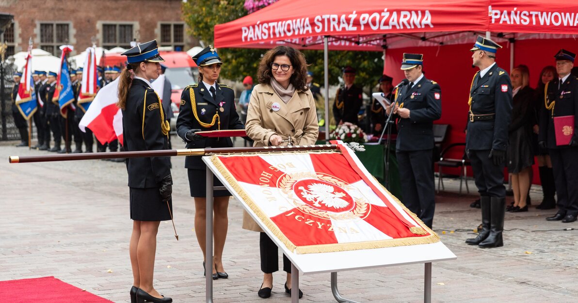 uroczystość nadania sztandaru, fot. Rafał Kucharek/ www.gdansk.pl 