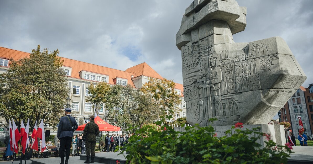 Uroczystość przy pomniku Tym, co za polskość Gdańska 