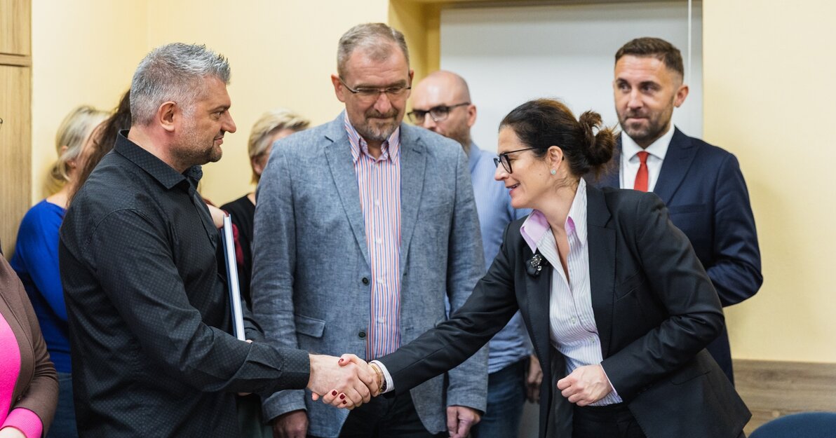 Prezydent Gdańska podziekowała za pracę Sebastianowi Zomkowskiemu, fot. Dominik Paszliński