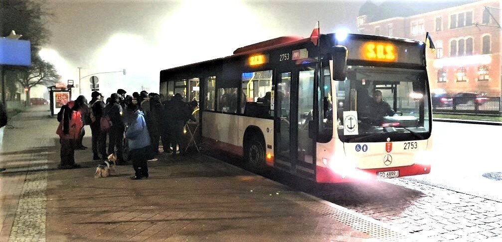 Autobus SOS podczas jednego z postojów w Gdańsku - fot  arch  Sławomir Kunkel z TWP Przystań 