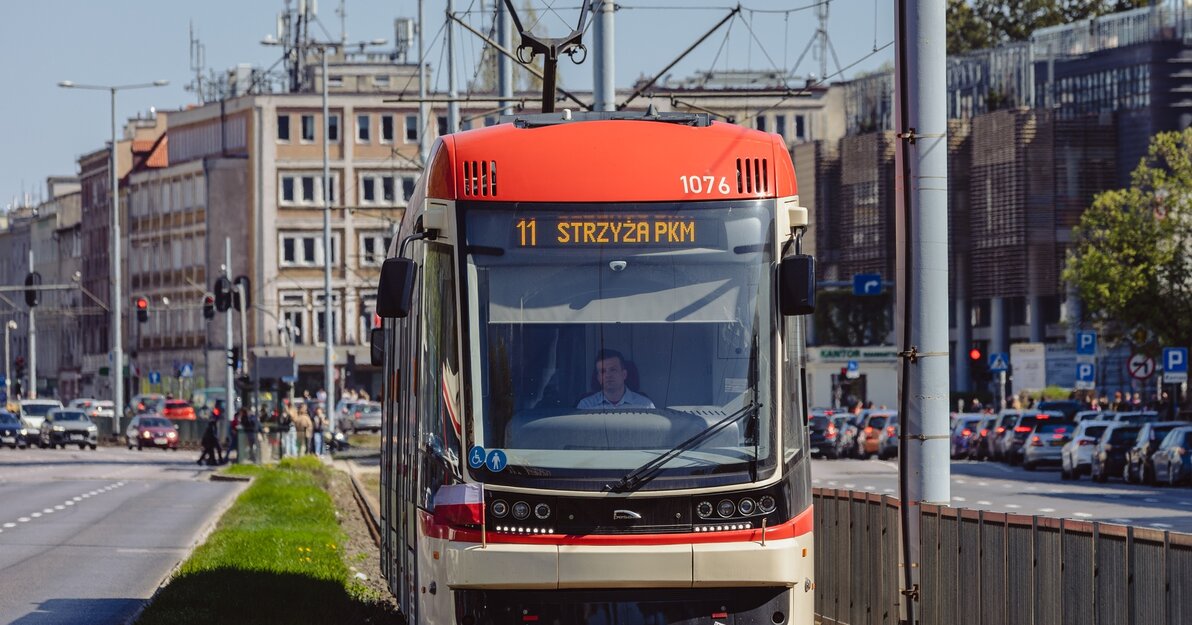 tramwaj linii 11; fot. Dominik Paszliński/www.gdansk.pl 