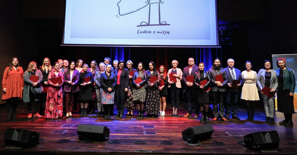 Wszyscy nominowani i laureatki Ludzi z misją - fot  Dominik Paszliński, www gdansk pl