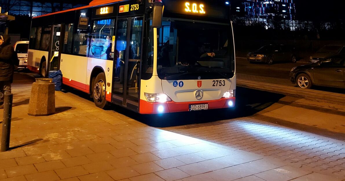 Autobus SOS na jednym z postojów - fot  arch  Sławomir Kunkel z TWP Przystań w Gdańsku
