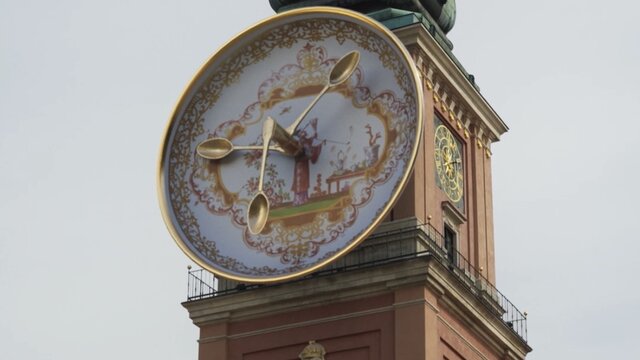 Wieża zegarowa Zamku Królewskiego w Warszawie_kampania wykorzystującej formułę FOOH