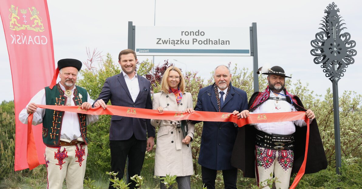 odsloniecie tablicy na rondzie Zwiazku Podhalan, fot  D Paszlinski, www gdansk pl (5)