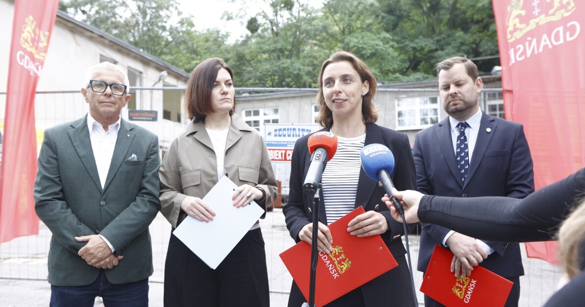 konferencja dot  remontów w jednostkach oświatowych, fot  P Wittman, www gdansk pl (1)