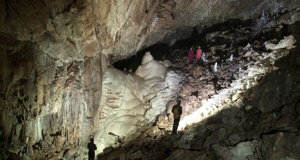 Ha comenzado la construcción de la nueva ruta turística en las denominadas «Partes del Mastodonte»: KGHM CUPRUM implicada en los trabajos en la Cueva del Oso