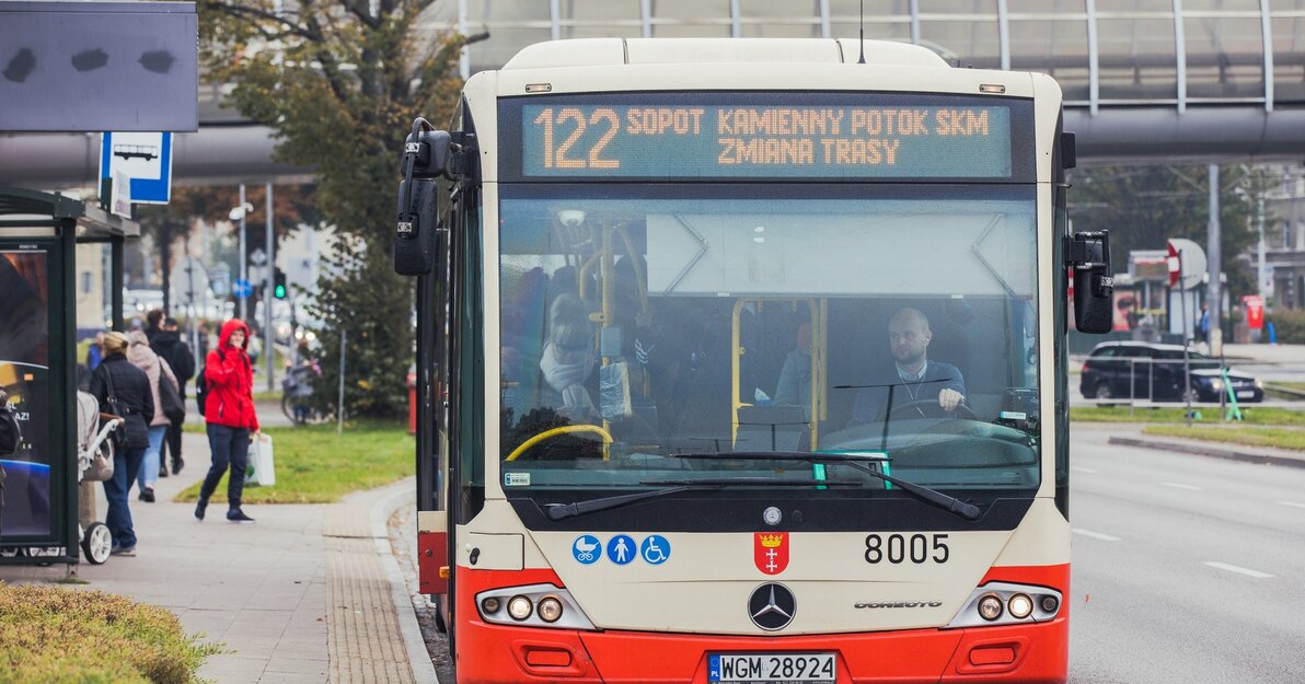 autobus linii 122, fot. Dominik Paszliński/gdansk.pl 