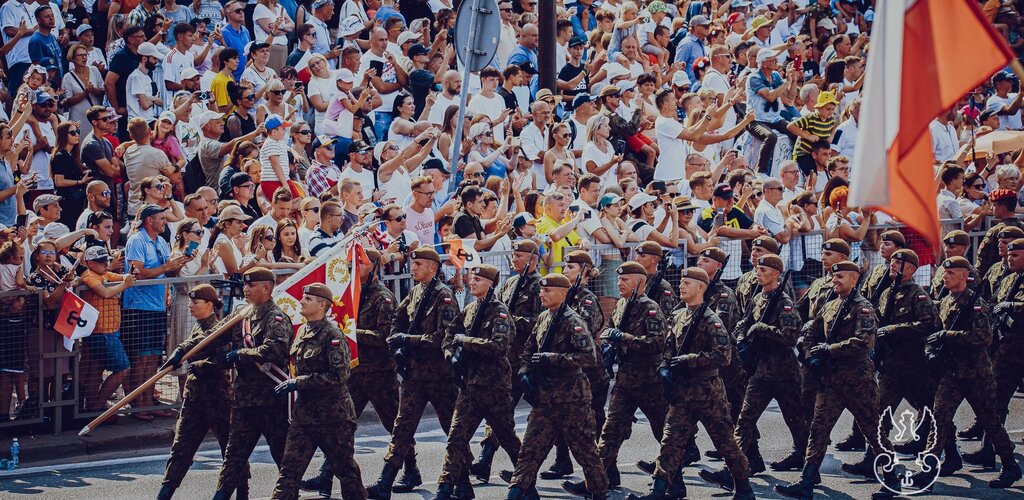 Żołnierze Wojsk Obrony Terytorialnej wzięli udział w Wielkiej Defiladzie z okazji Święta Wojska Polskiego