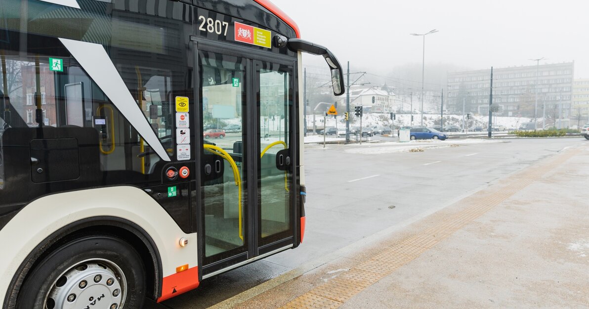 autobus na węźle Śródmieście, fot. Dominik Paszliński/ gdansk.pl 