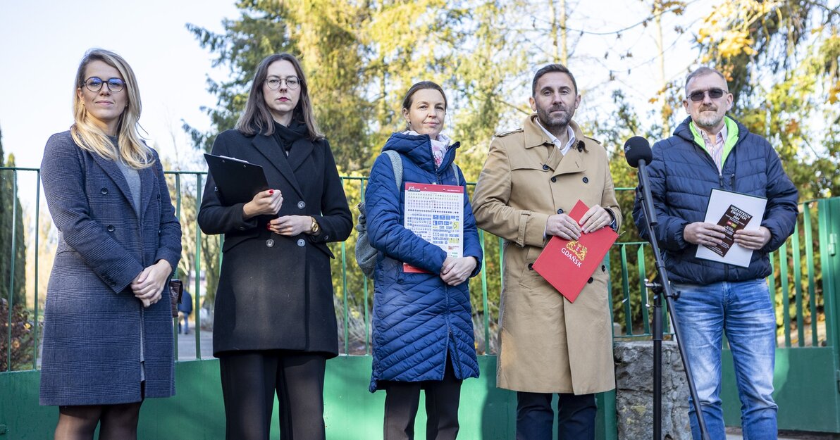 Organizacja ruchu na Dzień Wszystkich Świętych, fot. Piotr Wittman/gdansk.pl 