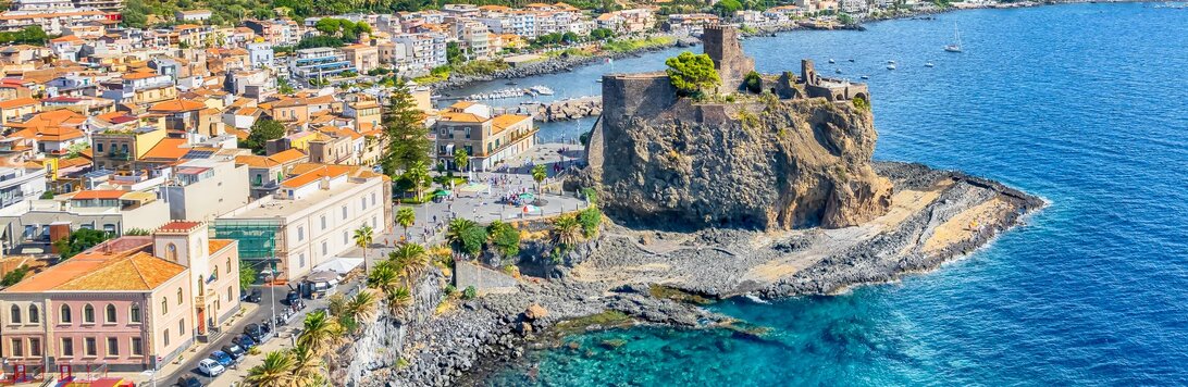 PAP 2023 05 16 Wakacje 2023 foto Aci Castello Wlochy iStock