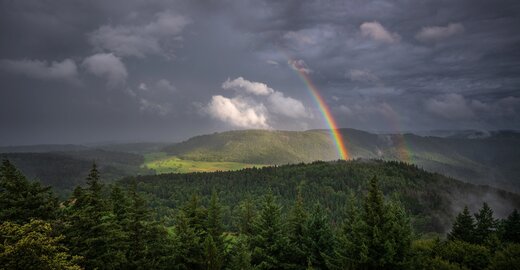 tecza burza shutterstock 2341863957