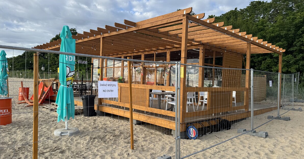 ogrodzony bar na plaży w Jelitkowie, mat. prasowy GOS