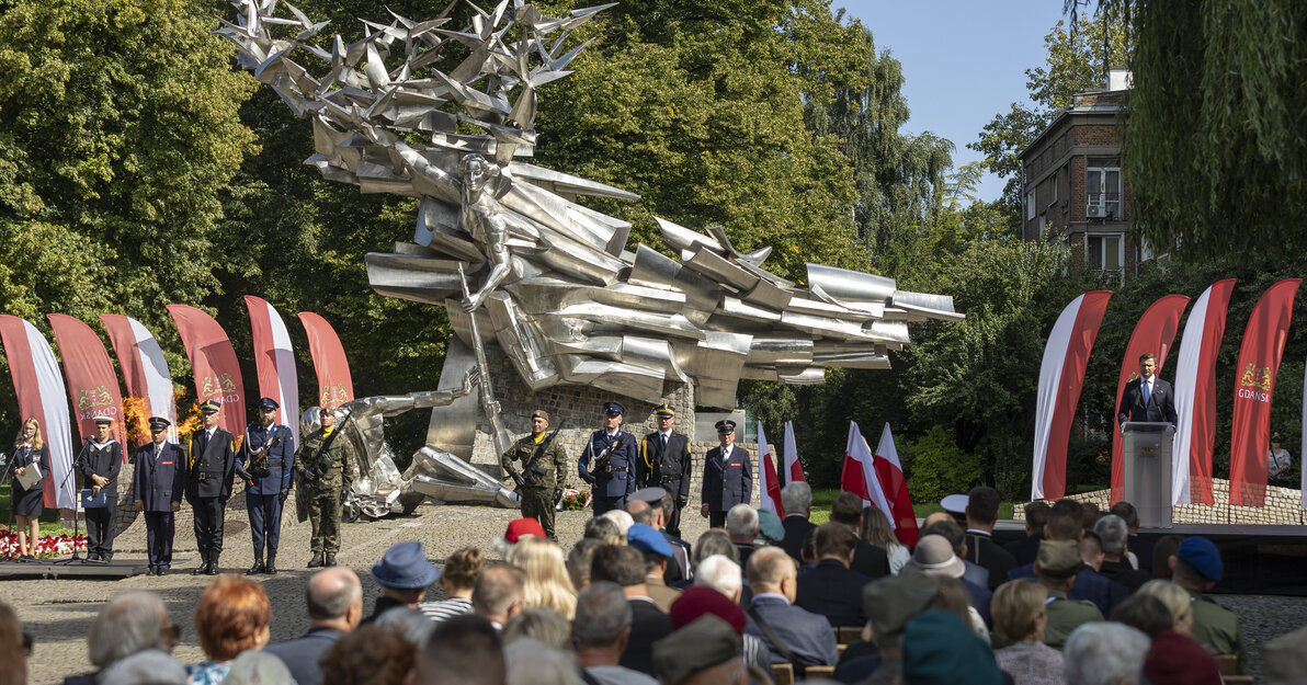 Uroczystość na placu Obrońców Poczty Polskiej, fot  Grzegorz Mehring (9)