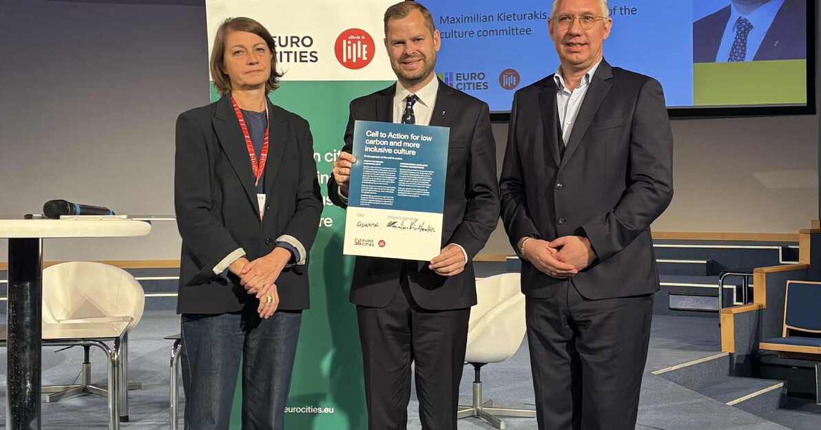 Maximilian Kieturaskis, przewodniczący Komisji Kultury w RMG podpisuje Deklarację z Lillle, mat  pra