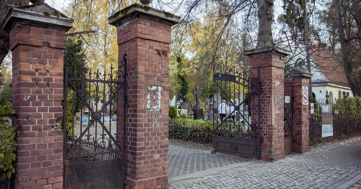 Brama Główna Cmentarza Oliwskiego przy Opackiej, fot. Dominik Paszliński/gdansk.pl 